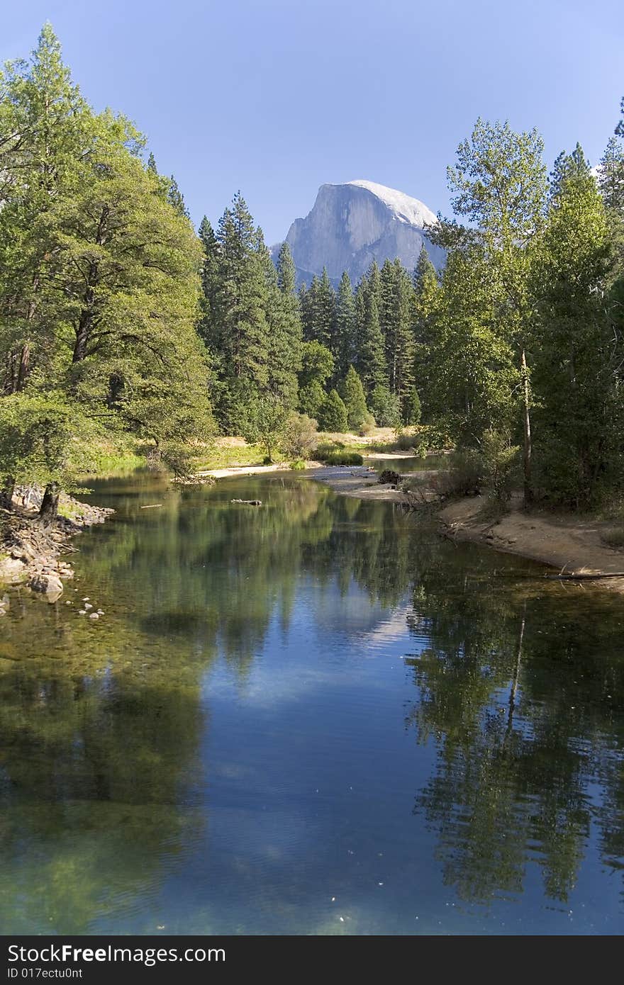 Yosemite valley in the early autumn. Yosemite valley in the early autumn