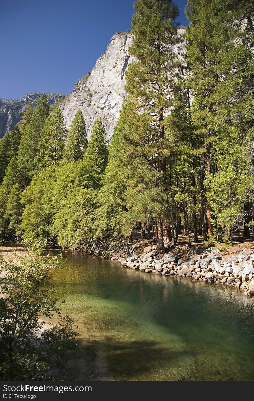 Yosemite valley in the early autumn. Yosemite valley in the early autumn