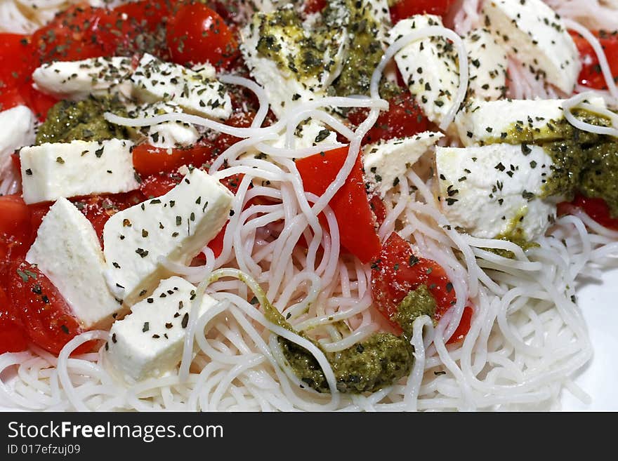 Italian rise spaghetti with pesto tomato and cheese