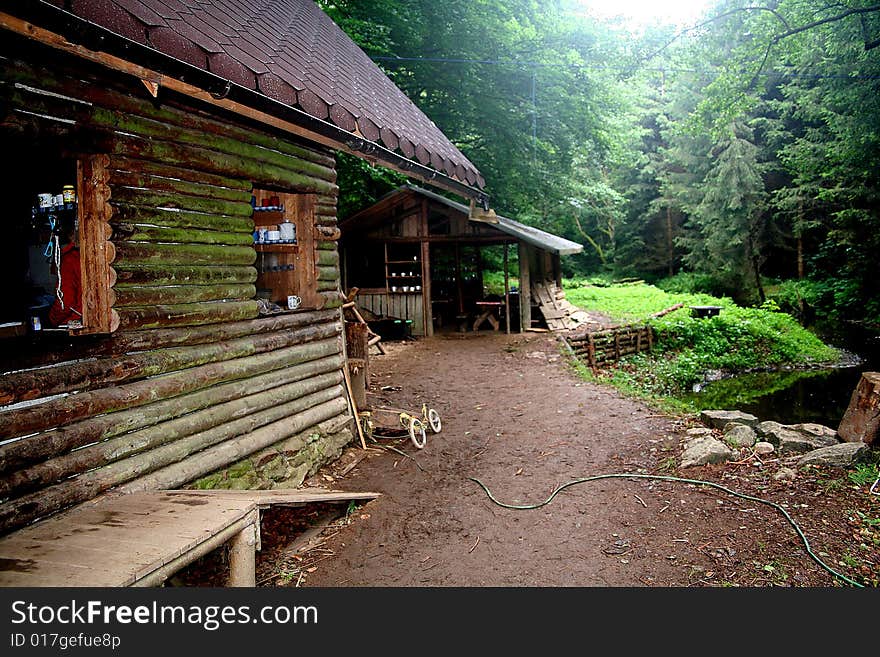 Gold-diggers hut on the brook