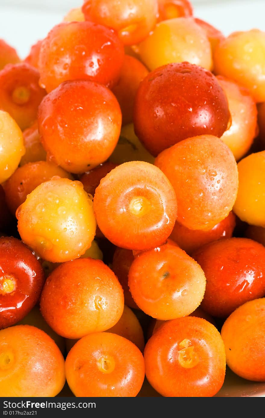 Close-up of fresh yellow cherry in bowl