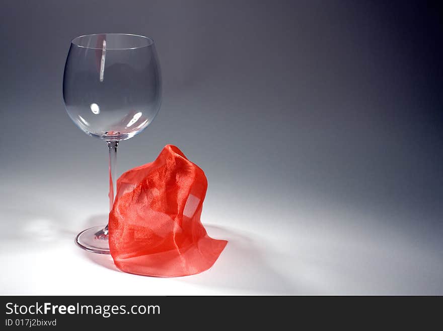 Crystal red wine glass with silk cloth