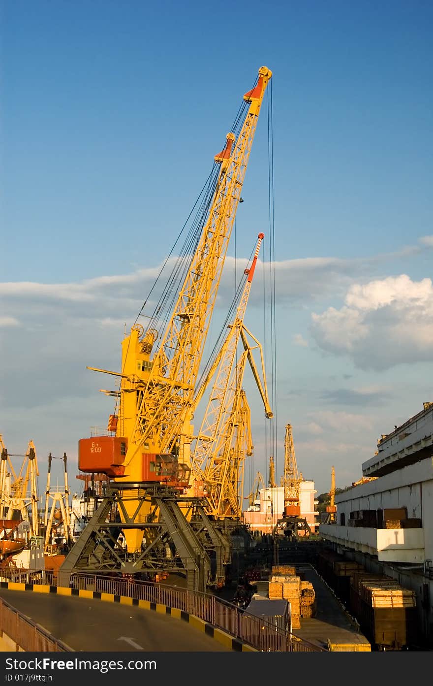 Elevating cranes in port