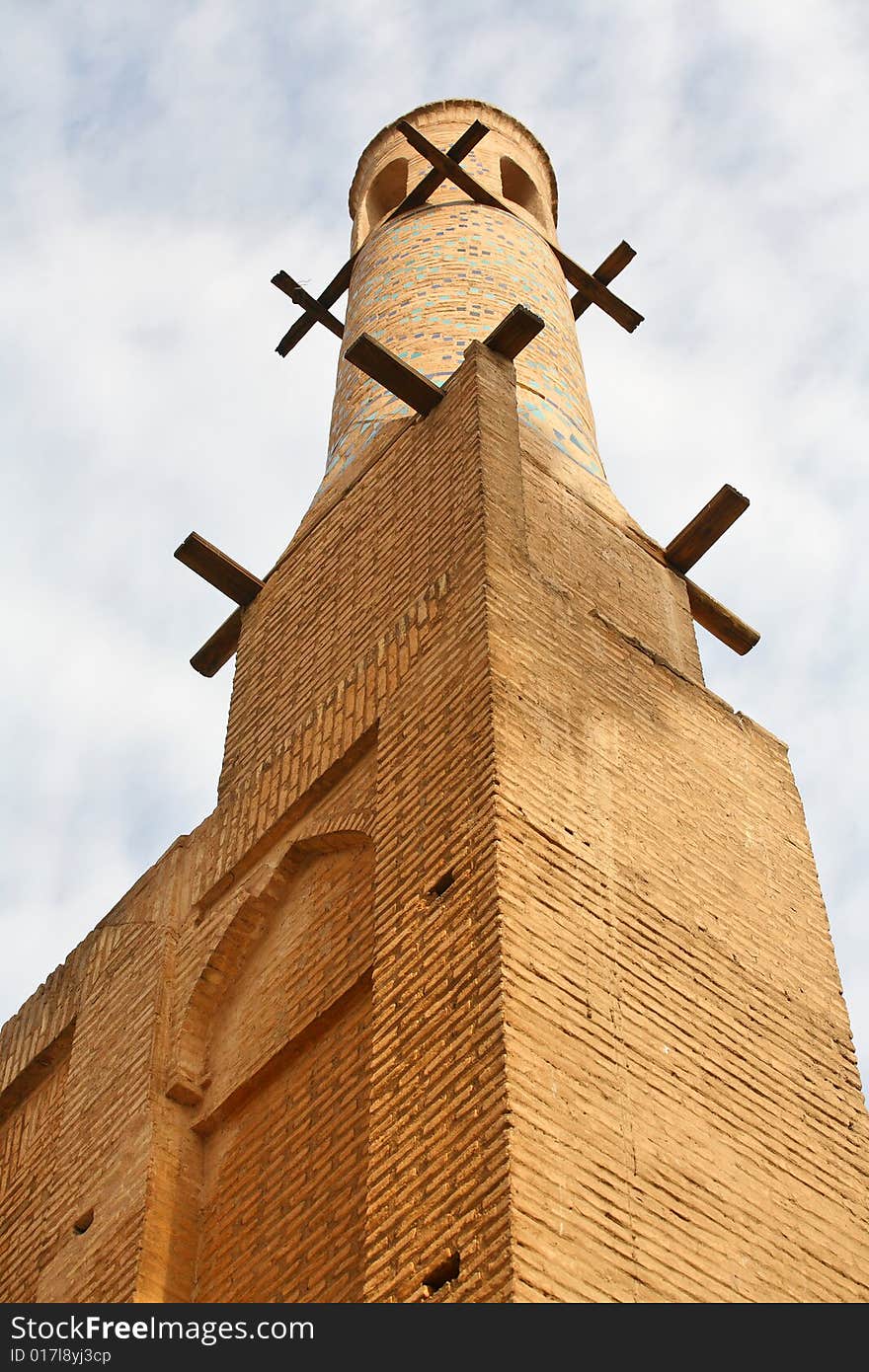 Shaking minarets in Isfahan