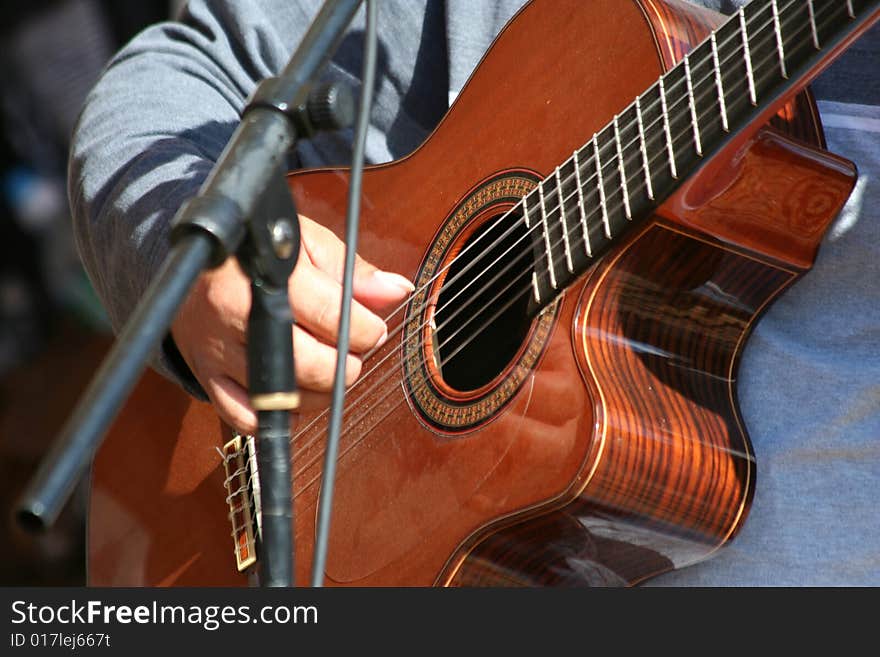 Man playing a acoustic guitar