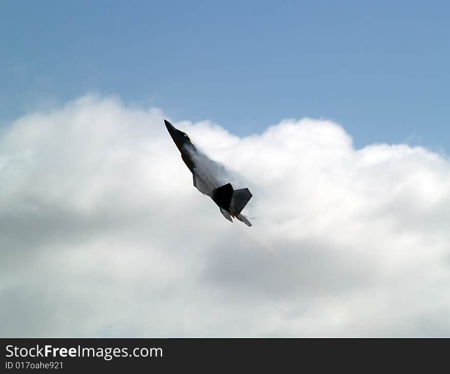 F-22 Raptor falling into stall with strong contrail. F-22 Raptor falling into stall with strong contrail