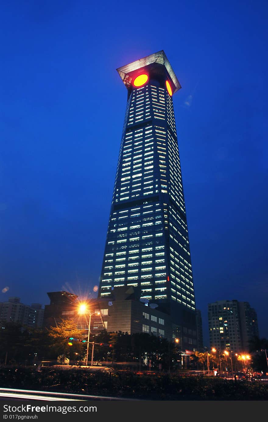 Shenzhen Businessmen are invited to open companies Bank building is situated at south the Futian District depth nearby the main road. Evening gem blue color sky brilliantly illuminated building complementing especially beautiful. Shenzhen Businessmen are invited to open companies Bank building is situated at south the Futian District depth nearby the main road. Evening gem blue color sky brilliantly illuminated building complementing especially beautiful.