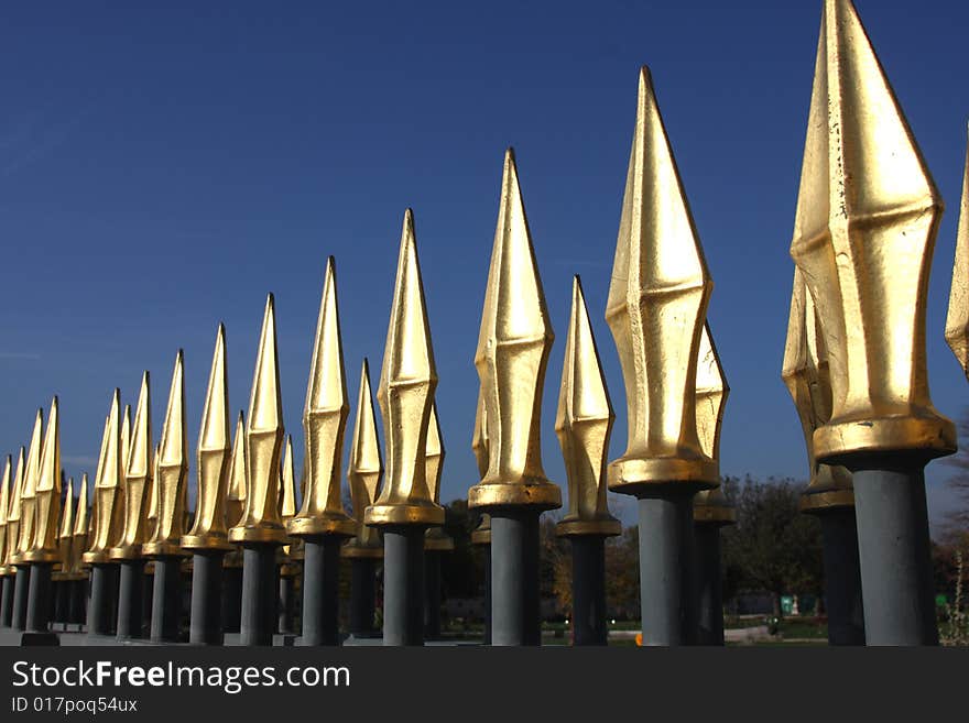 Golden spiken fence