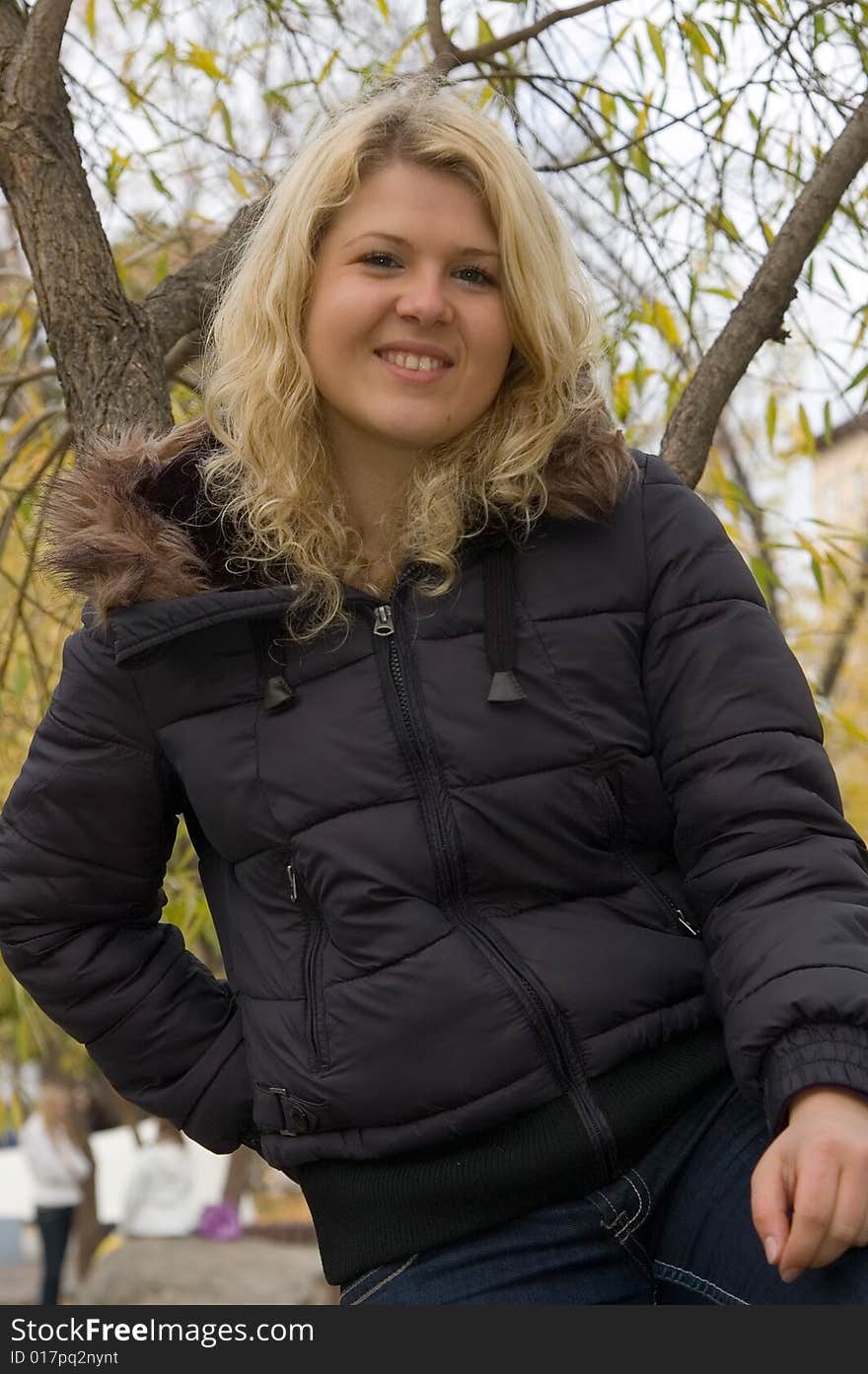 Young woman in a autumn park