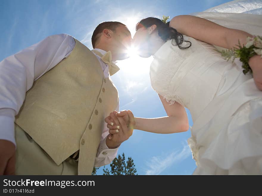 Kiss of the couple through the sun