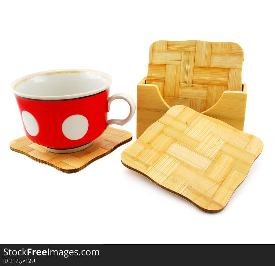 Colored cup and set of wooden trivets