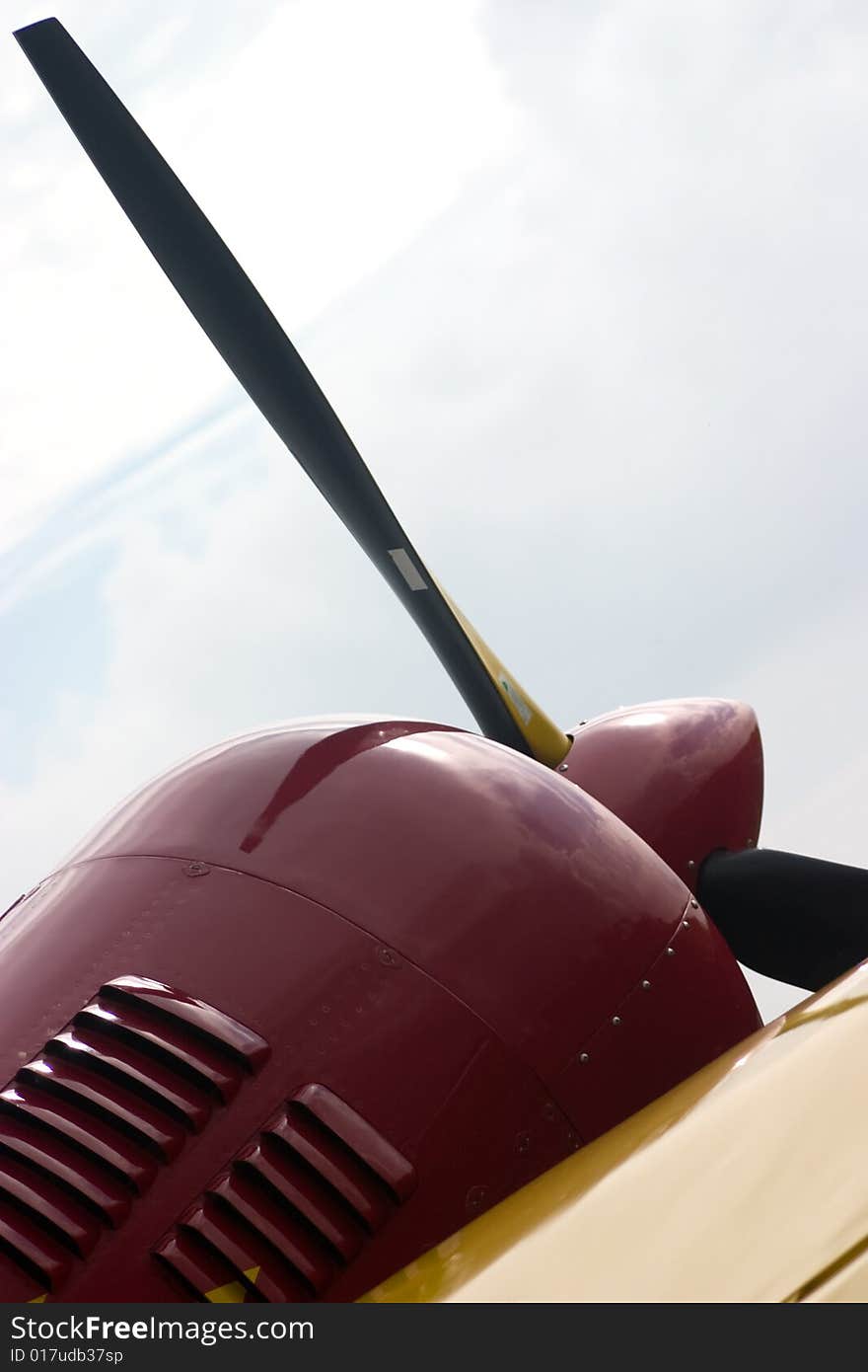 A low back view of helice airplane, with sky. A low back view of helice airplane, with sky