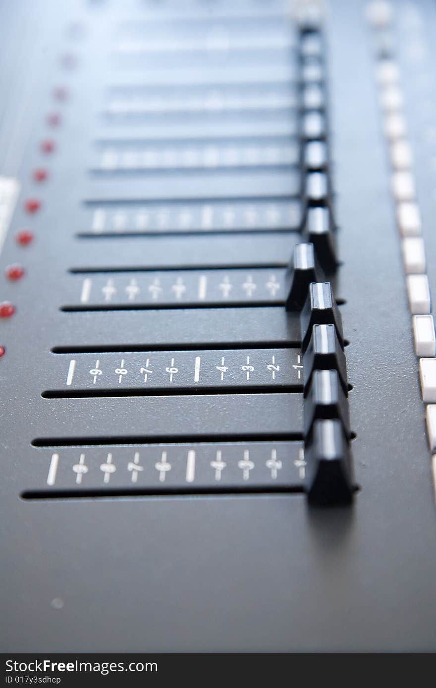 Sound equalizer console