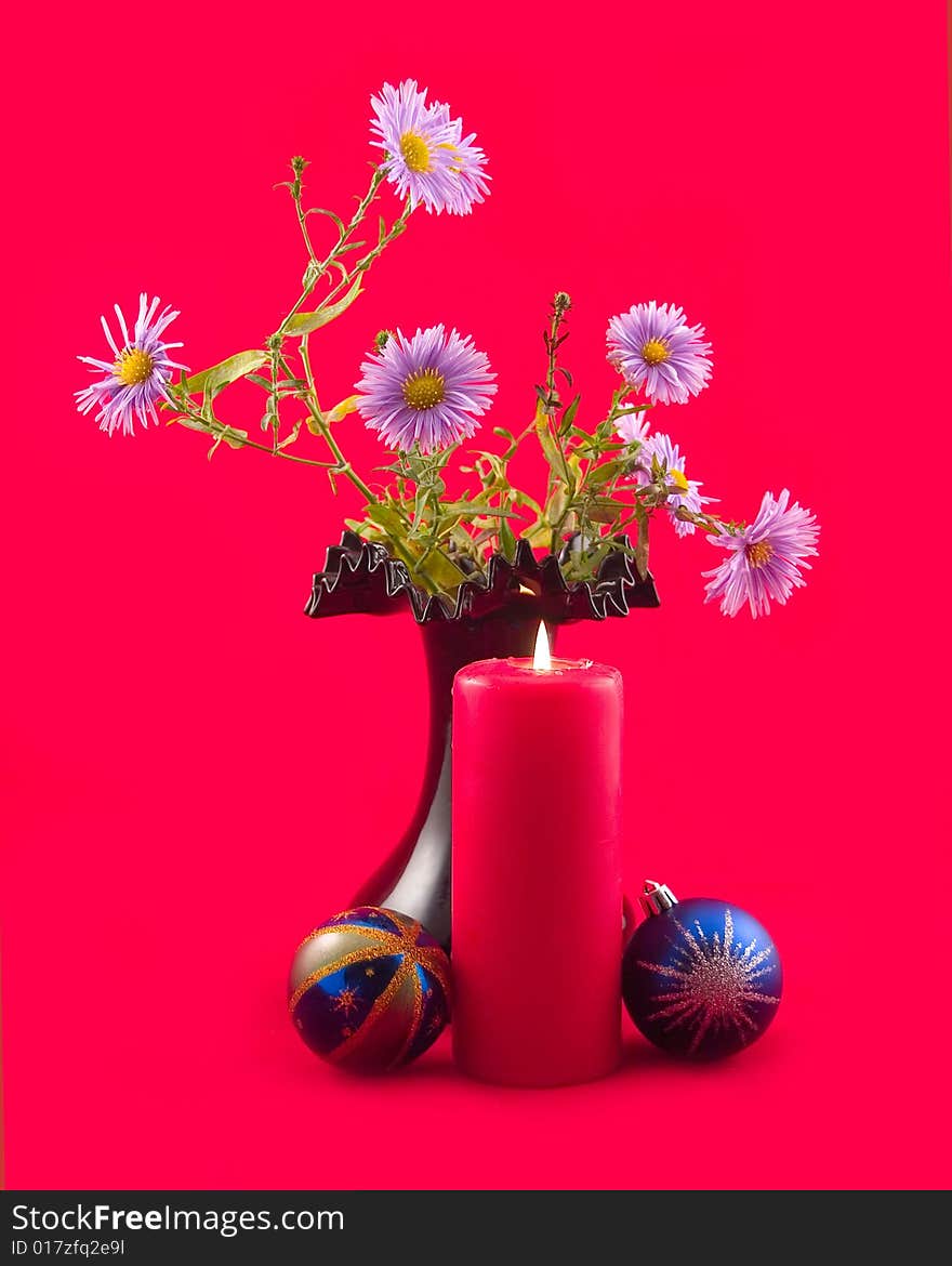 Candle spheres and bouquet in black vase