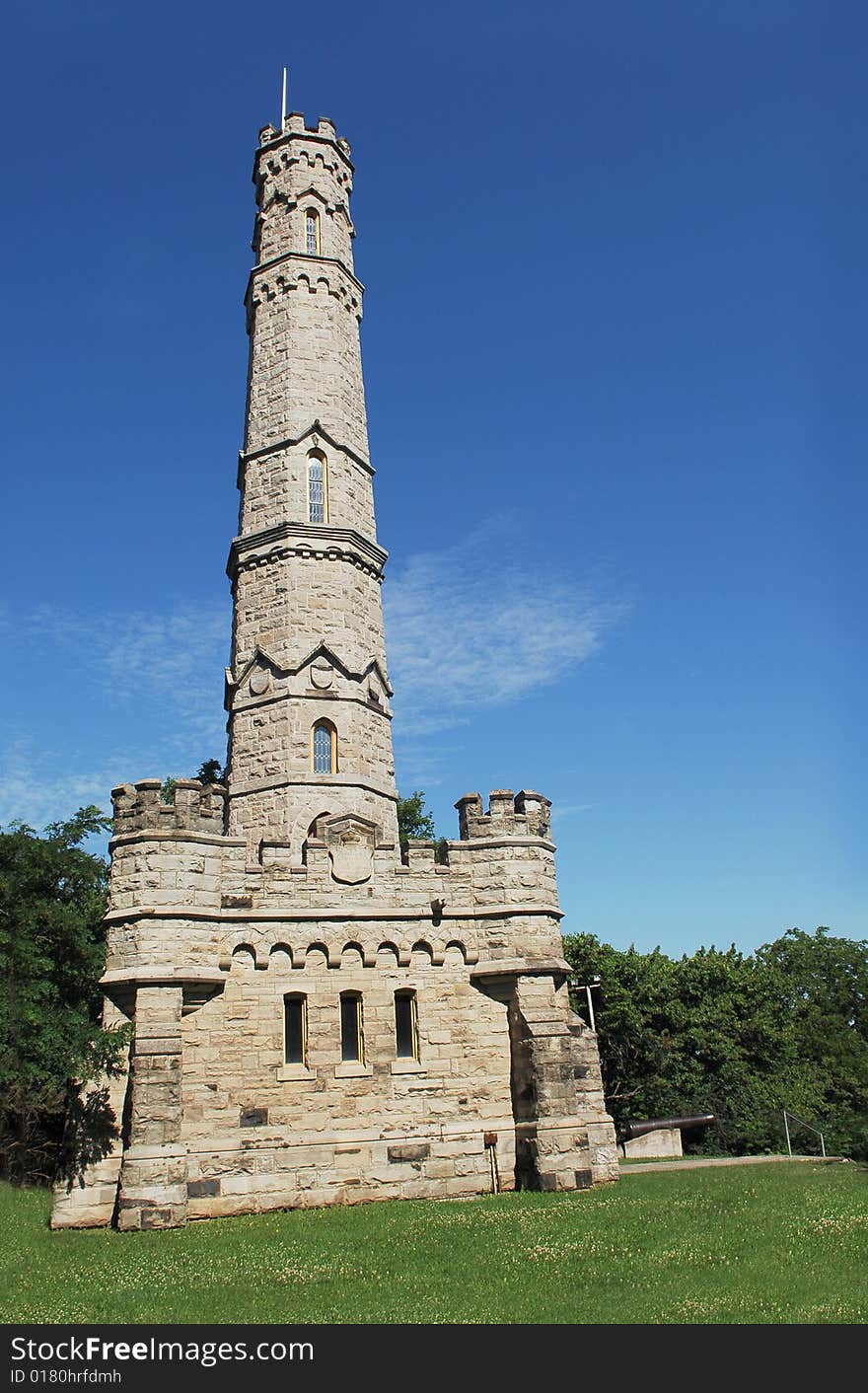 A very tall monument from the 1813 battle between the British and
American troops. A very tall monument from the 1813 battle between the British and
American troops.