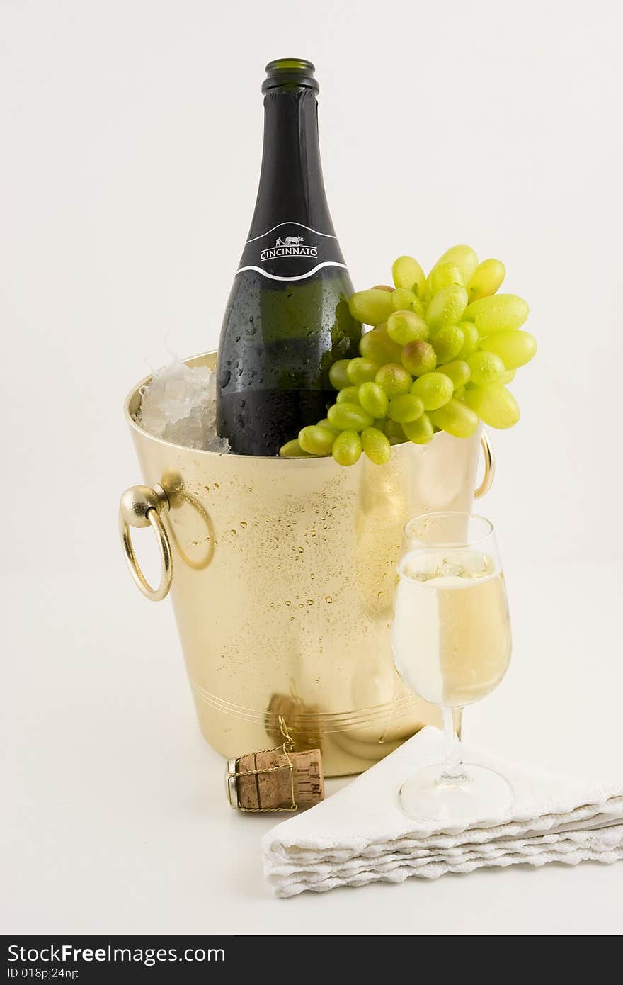 Italian sparkling wine to celebrate a good event. cheerfulness, happiness, celebration. Italian sparkling wine to celebrate a good event. cheerfulness, happiness, celebration