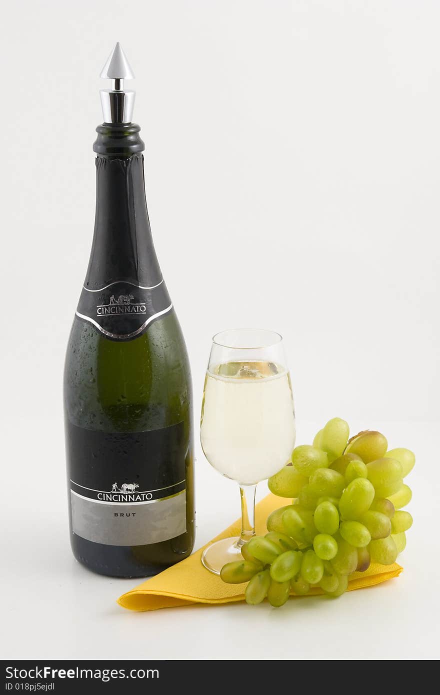 Italian sparkling wine to celebrate a good event. cheerfulness, happiness, celebration. Italian sparkling wine to celebrate a good event. cheerfulness, happiness, celebration