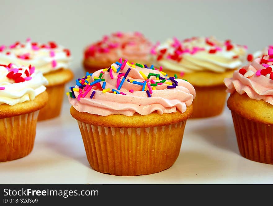 Pink and white cupcakes