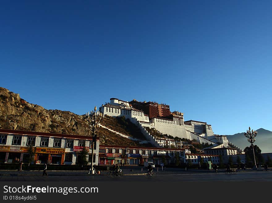 Budala Palace is the famoust architecture in Lhasa