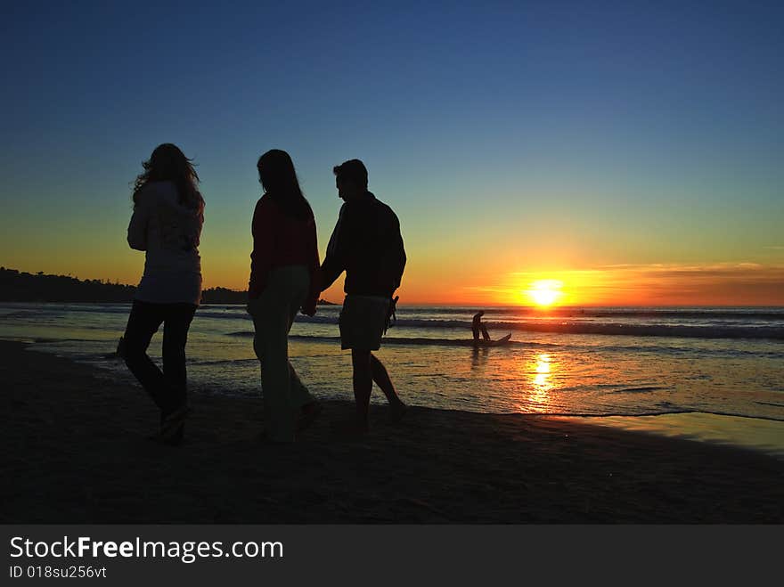 Beaachgoers at sunset, La Jolla shore, San Diego, California