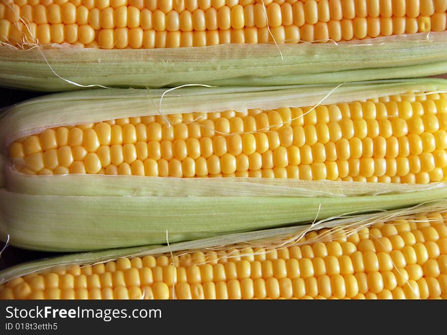 Kind of raw cobs corn close up