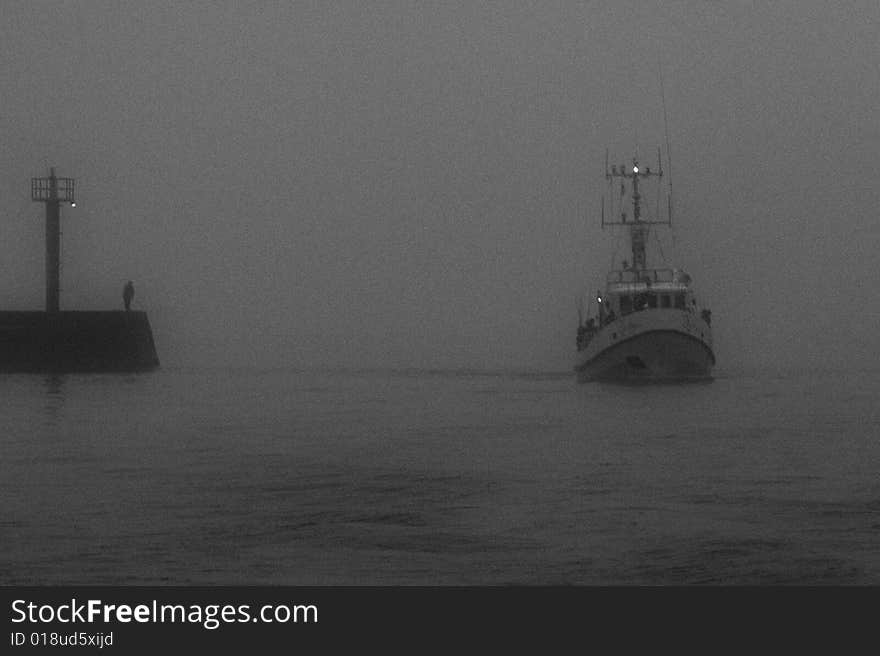 Ships entering the port during fog. Noise imitate the film and film are intentional. Ships entering the port during fog. Noise imitate the film and film are intentional.