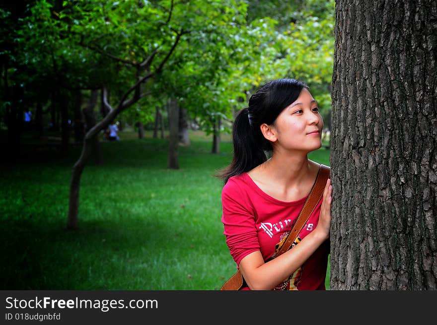 A woman looked at a tree, thinking something. A woman looked at a tree, thinking something