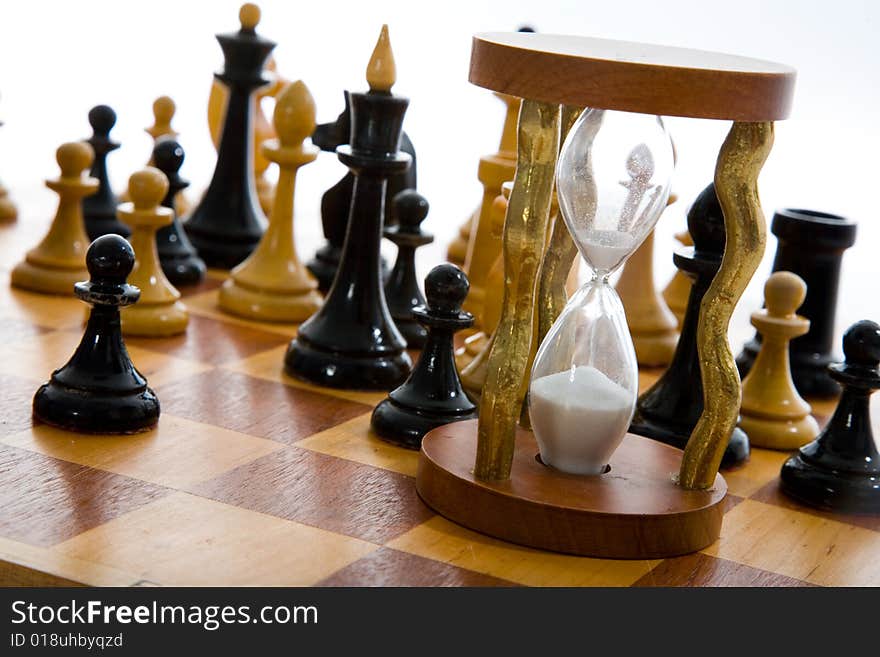 Chess composition with hourglass