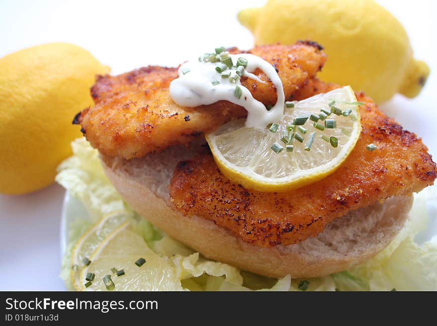 A snack of meat with bread and lemon