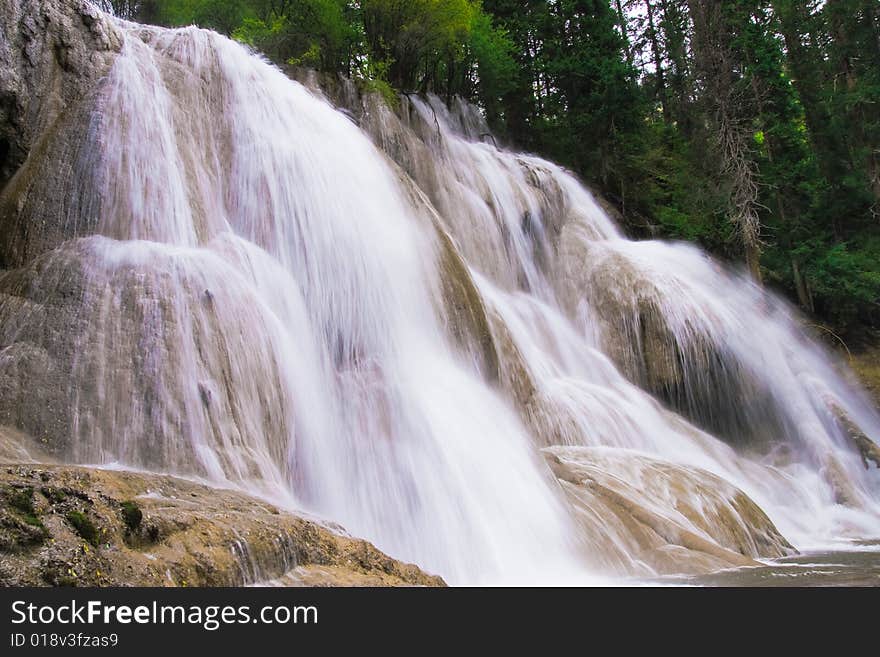 beautiful falls,very wide and very spectacular