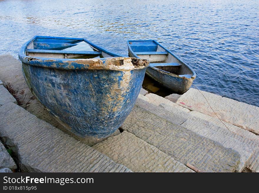 The blue boat in sunshine