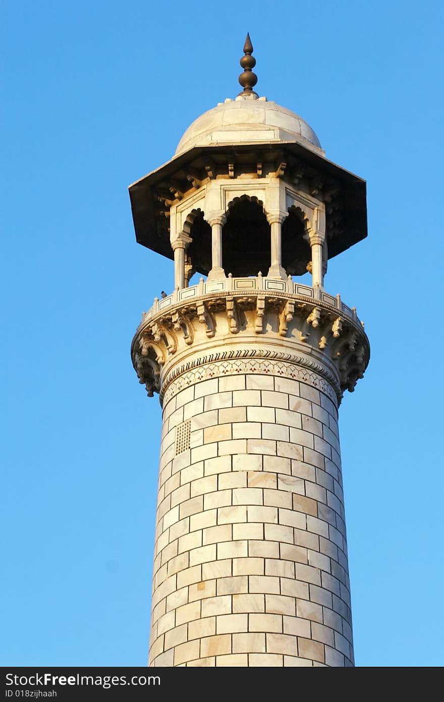 Tower of the Taj Mahal and clear sky