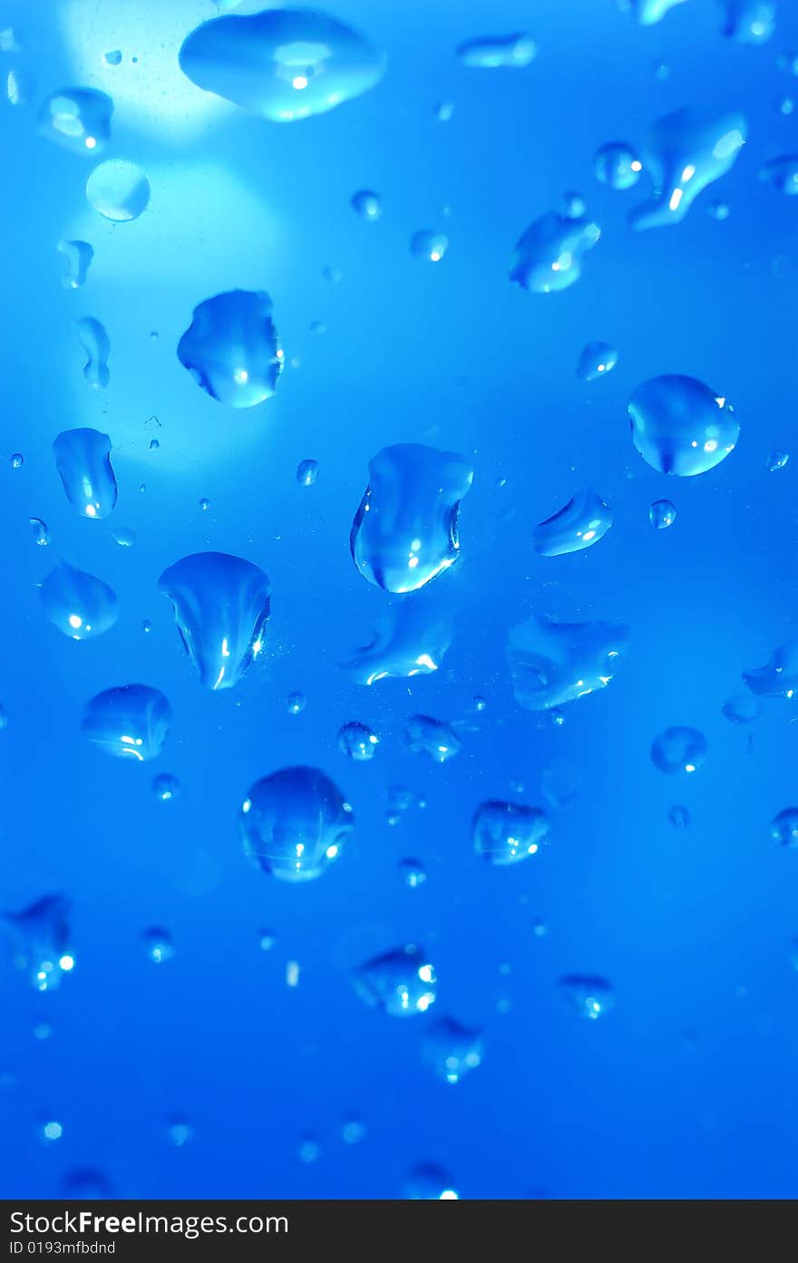 Blue water with bubbles