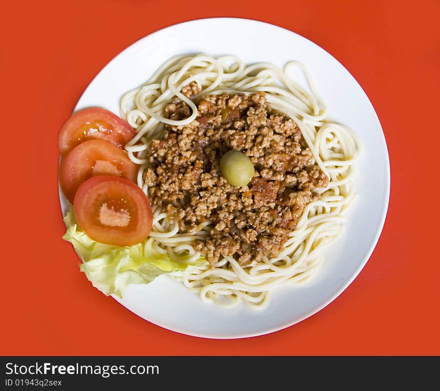 Fresh spaghetti with meat and tomato sauce