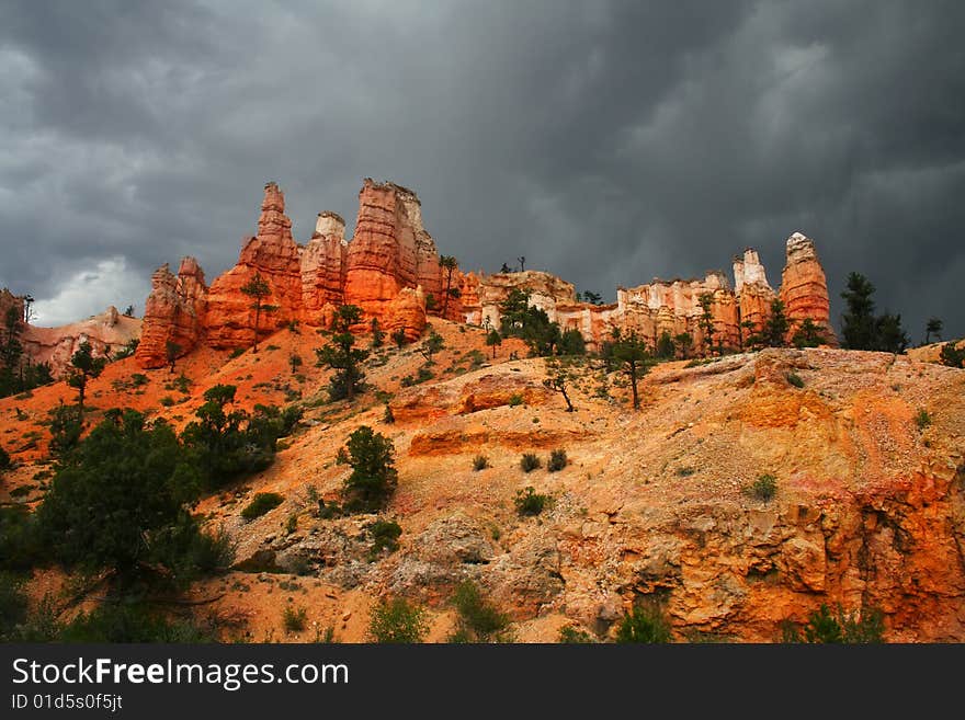 View of the red rock formations in Bryce Canyon National Park