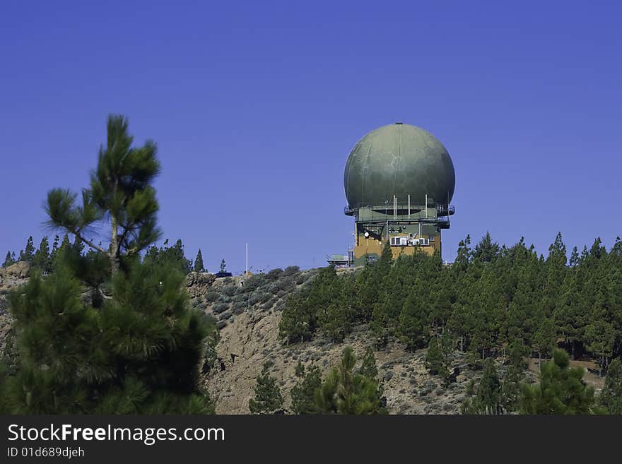 Communication radar instalation in the top of a mountain