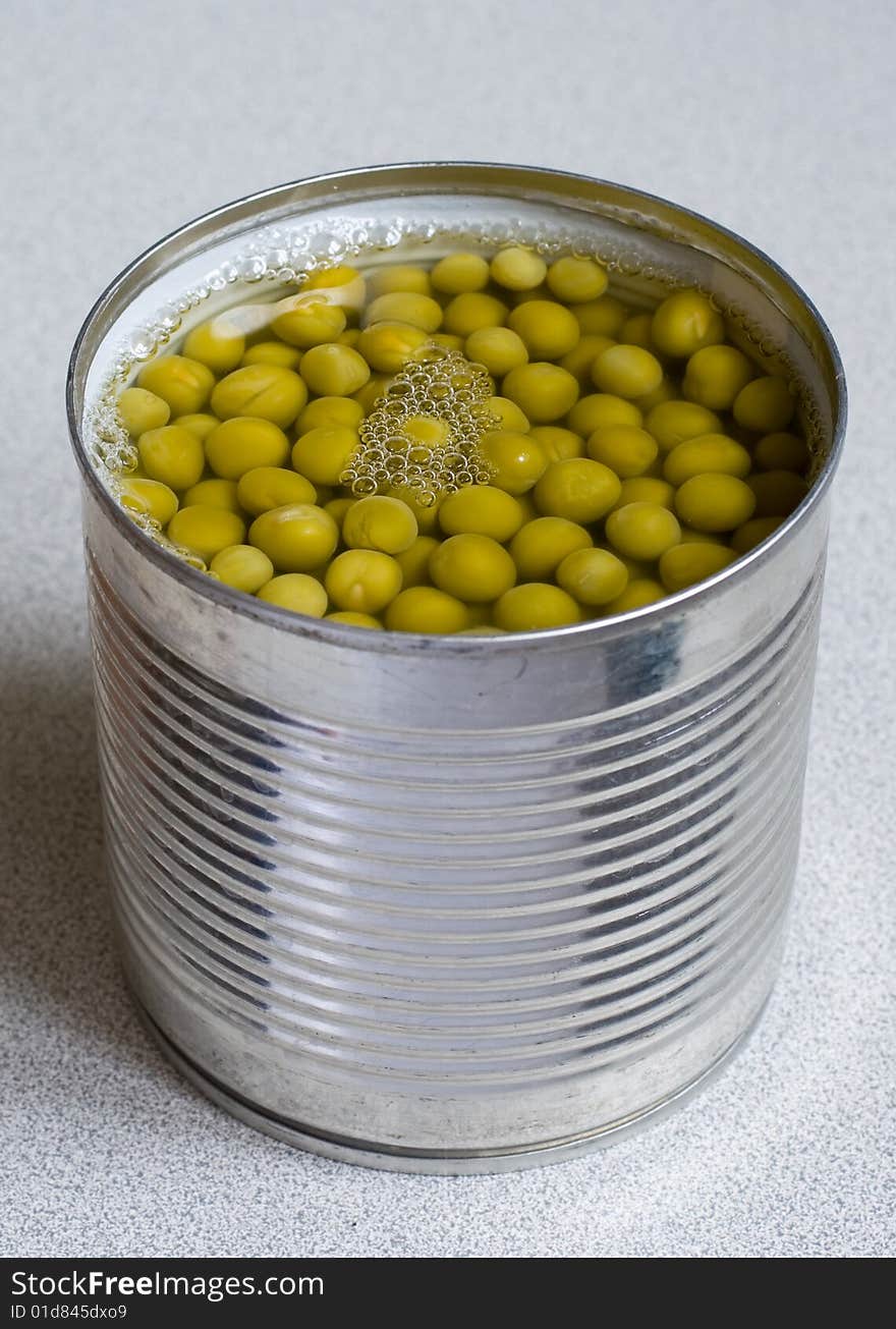 Tinned green peas