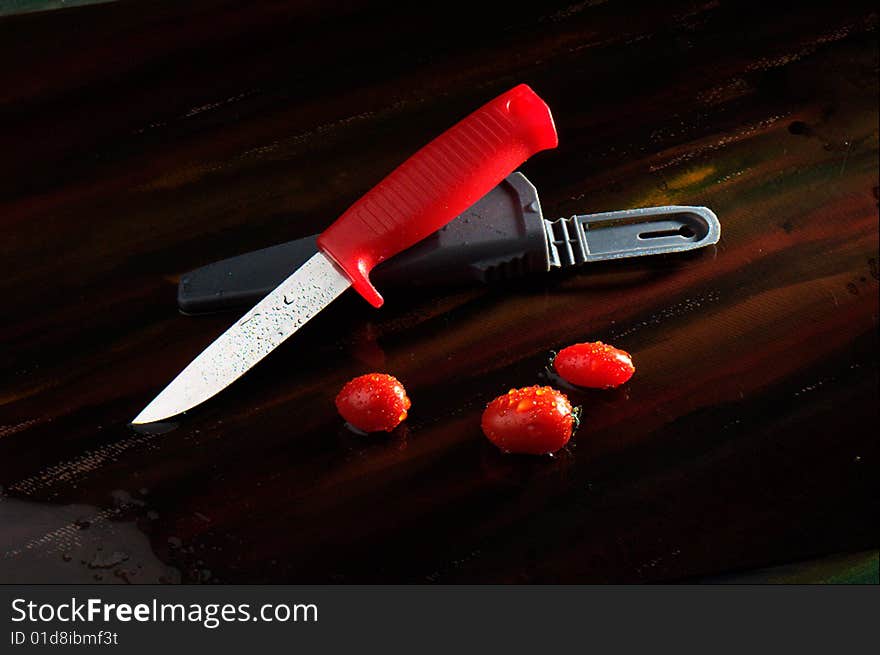 TOMATO AND KNIFE