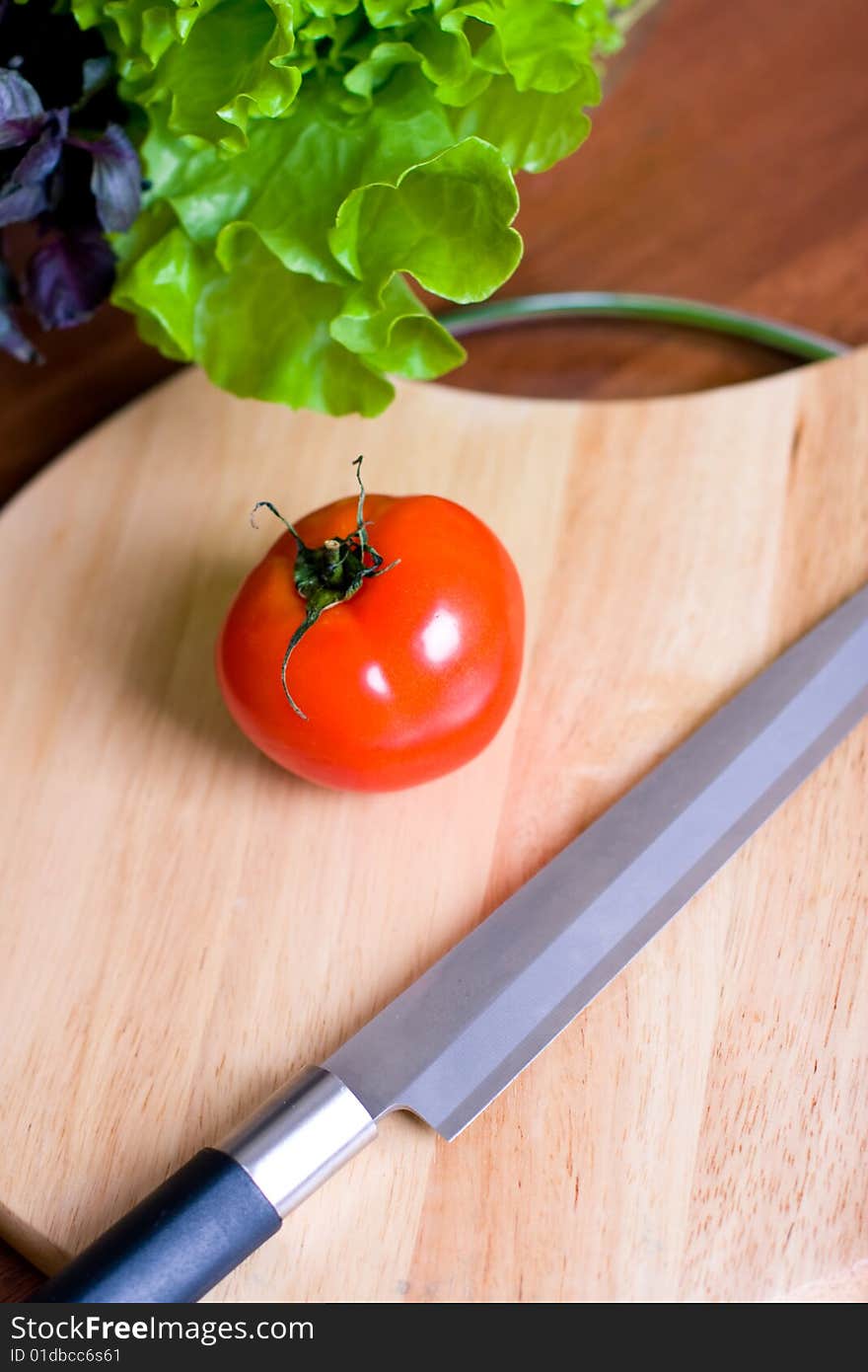 Tomato on hardboard. studio shoot EOS 30D