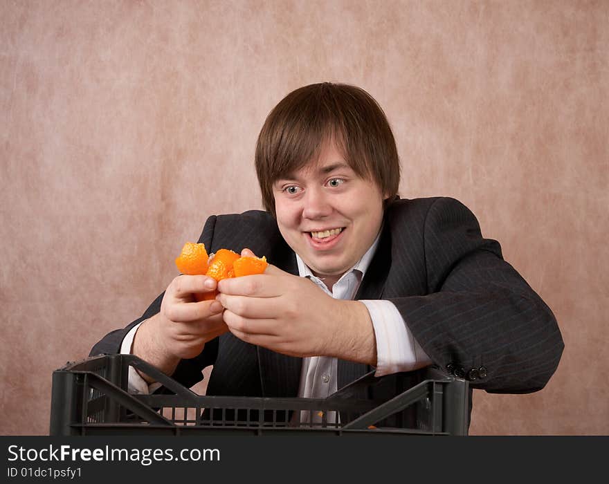 The young man clears a tangerine