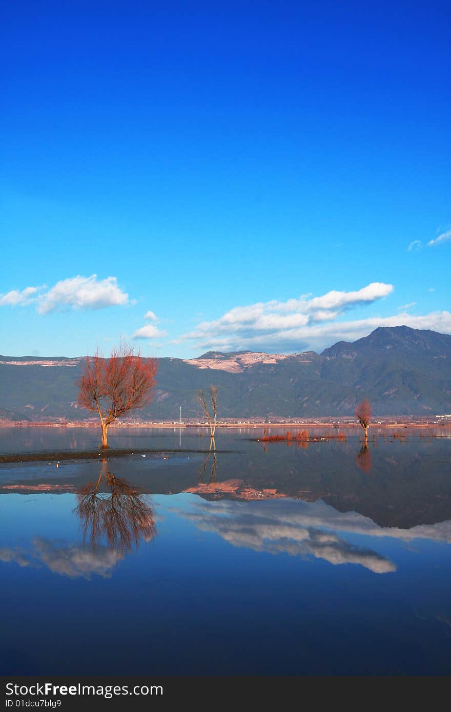 The picture was taken in Lashi Lake, Yunnan. The view in real world all reflect in the lake. Everything seems quiet and peaceful. The picture was taken in Lashi Lake, Yunnan. The view in real world all reflect in the lake. Everything seems quiet and peaceful.