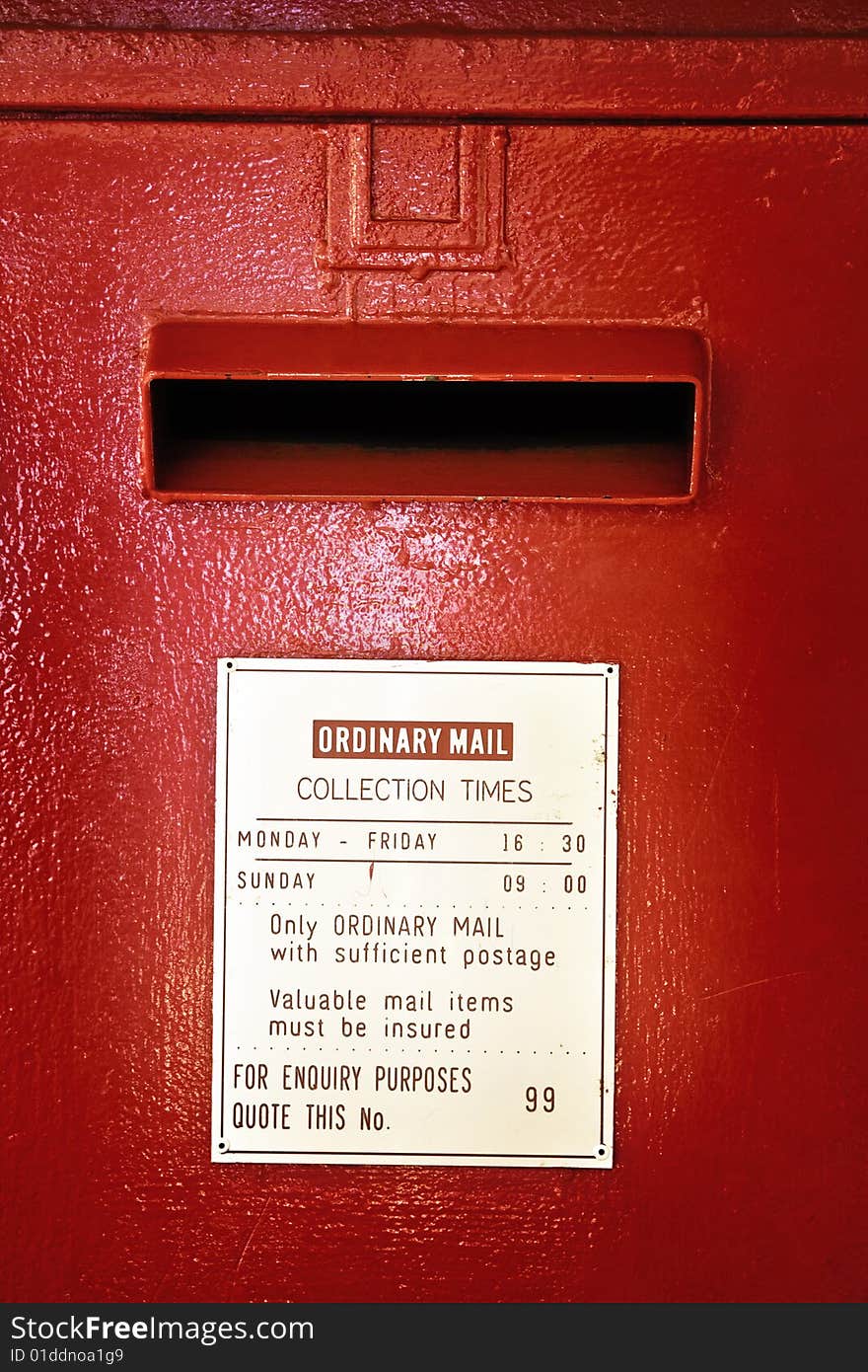 Mouth of red pillar-style post box - portrait exterior