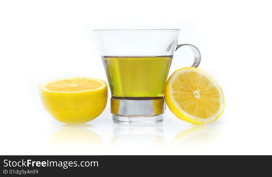 Cup of peppermint tea whit lemon