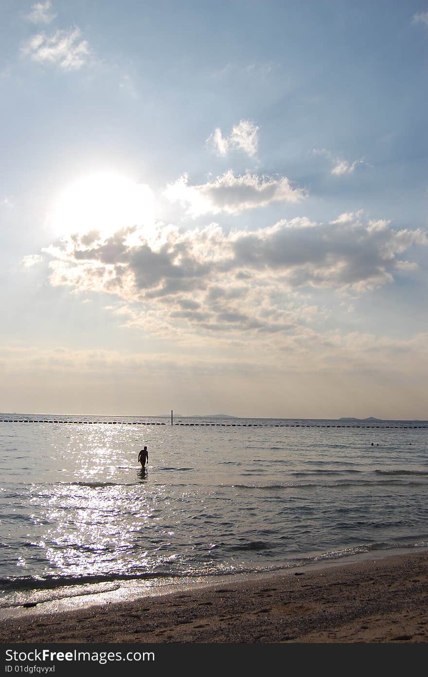 Dotted line dividing the sea and the sky. Pattaya, Koh Larh Island, Thailand