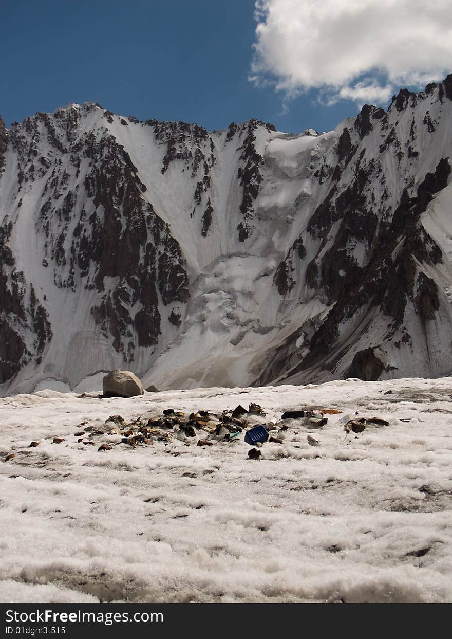 Pollution in the mountains, rubbish in the mountains.