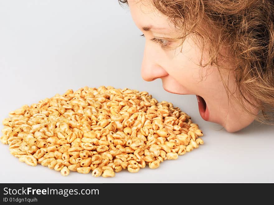 Popped wheat grains and girl