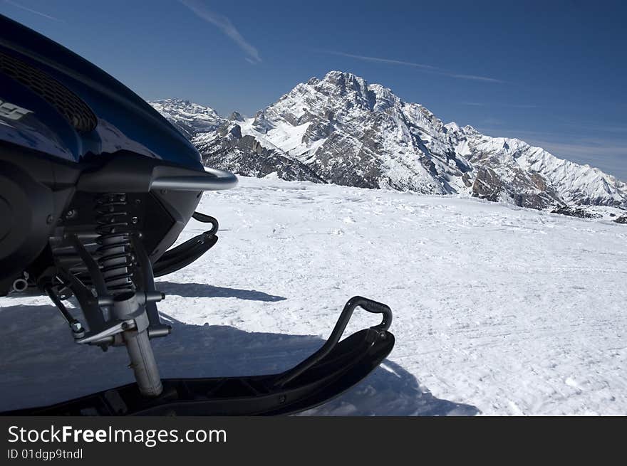 A view of vehicle for winter sport