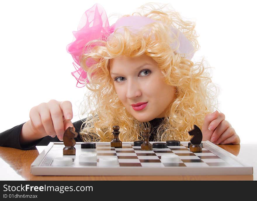 A glamor blonde plays a chess