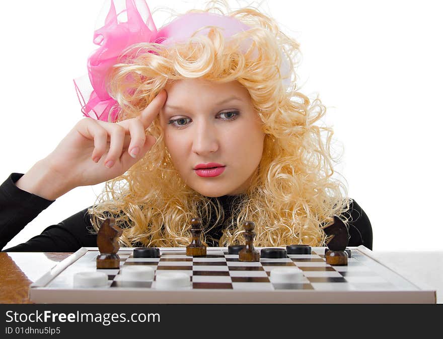 A glamor blonde plays a chess