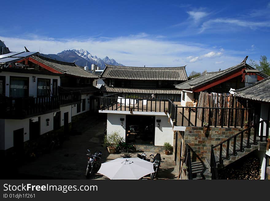 Yulong Snow Mountain stands beside the Jinshajiang River, northwest of the Lijiang Naxi Autonomous County, Yunnan Province. Shanzidou, the main peak of the mountain, clad in white snow all year round, rises 5,596 meters above sea level. The 13 peaks, distributed from the south to the north, with the south-north length of 35 km and the east-west width of 12 km, are like a silver white jade dragon lying in the clouds, hence the name Yulong (jade dragon) Snow Mountain